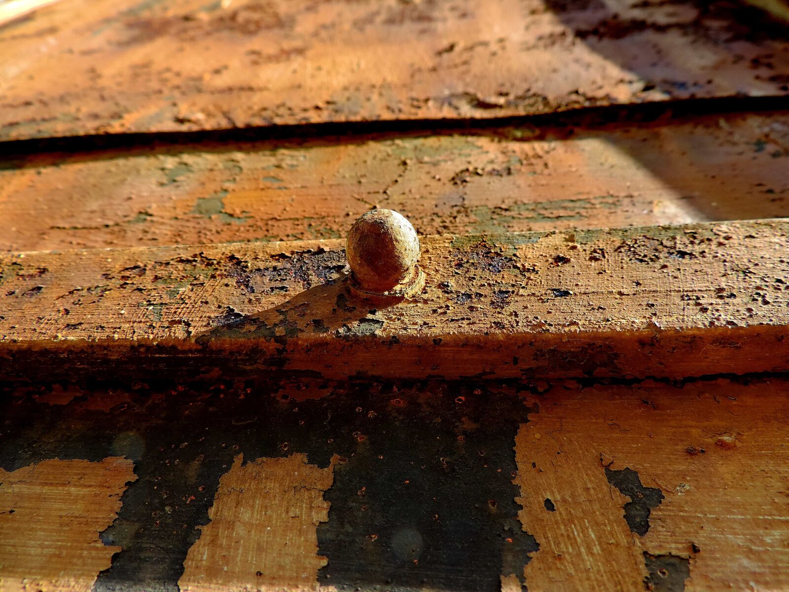 Nikon Coolpix P520 sample photo. Fastener, wall, old, rust photography