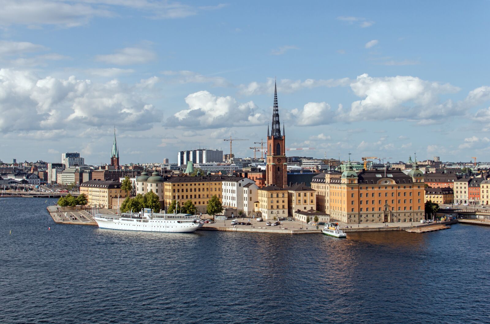 Canon EF-S 18-135mm F3.5-5.6 IS sample photo. Historic center, stockholm, sweden photography