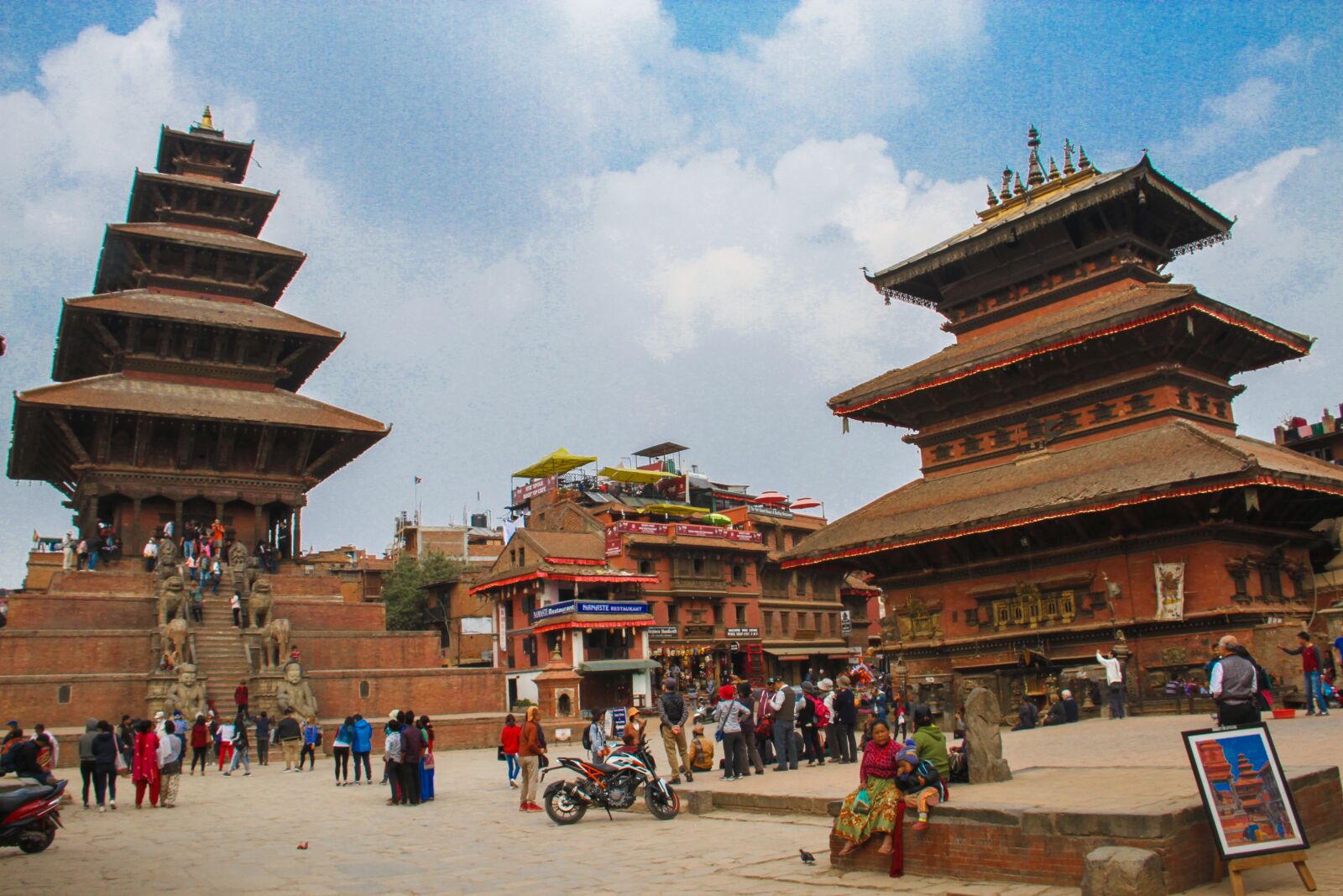 Canon EOS 7D + Canon EF-S 18-200mm F3.5-5.6 IS sample photo. Temple, bhaktapur, nepal photography