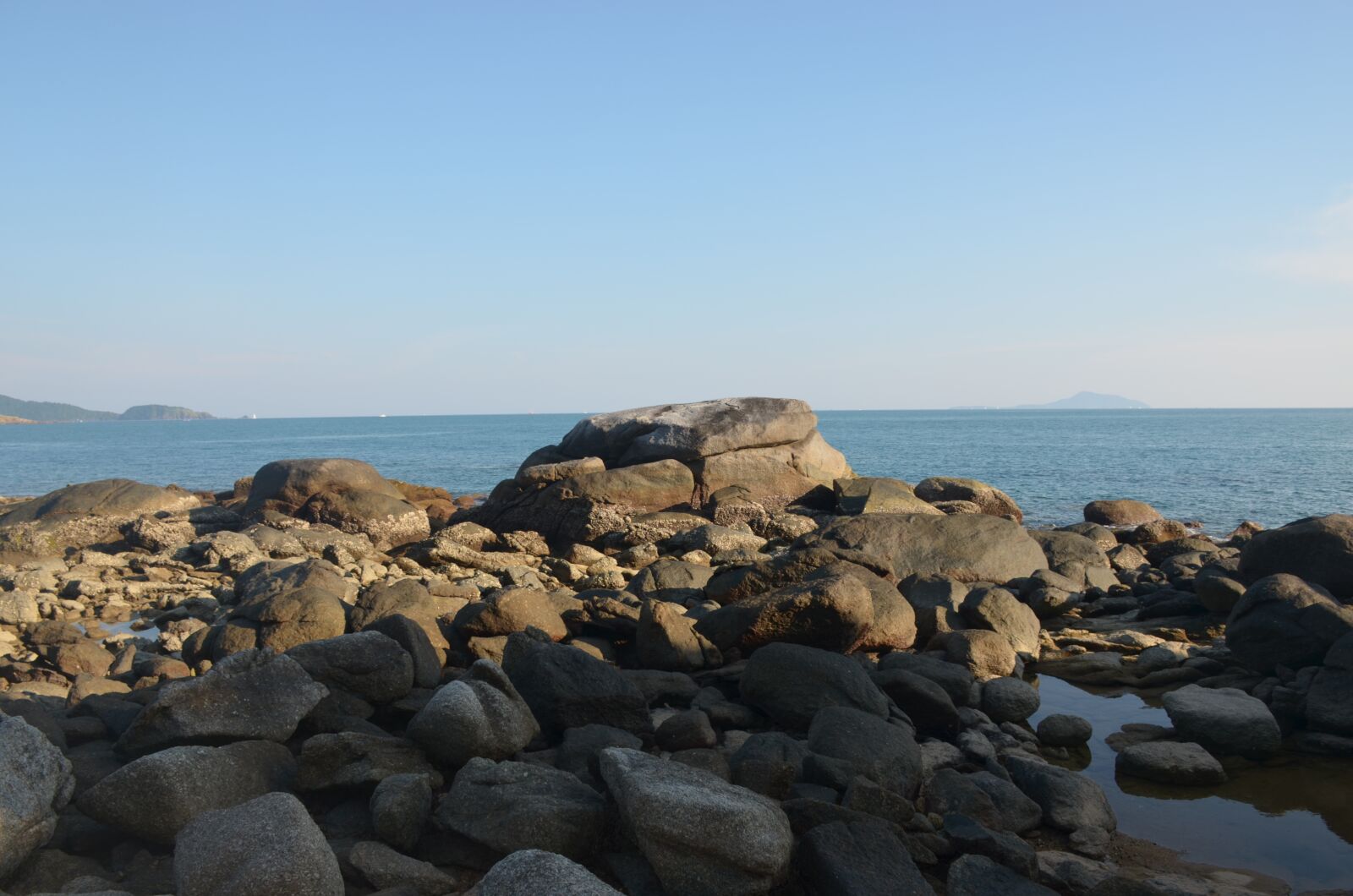 Nikon D5100 sample photo. Stones, sea, pebbles photography