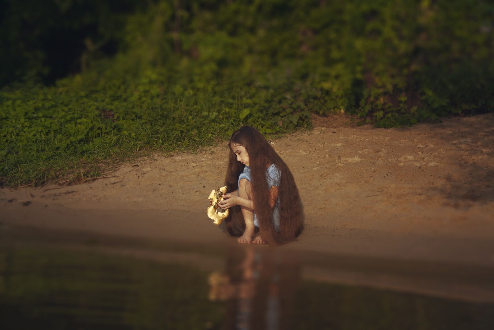 Canon EF-S 18-55mm F3.5-5.6 II sample photo. Baby, girl, goldfish photography