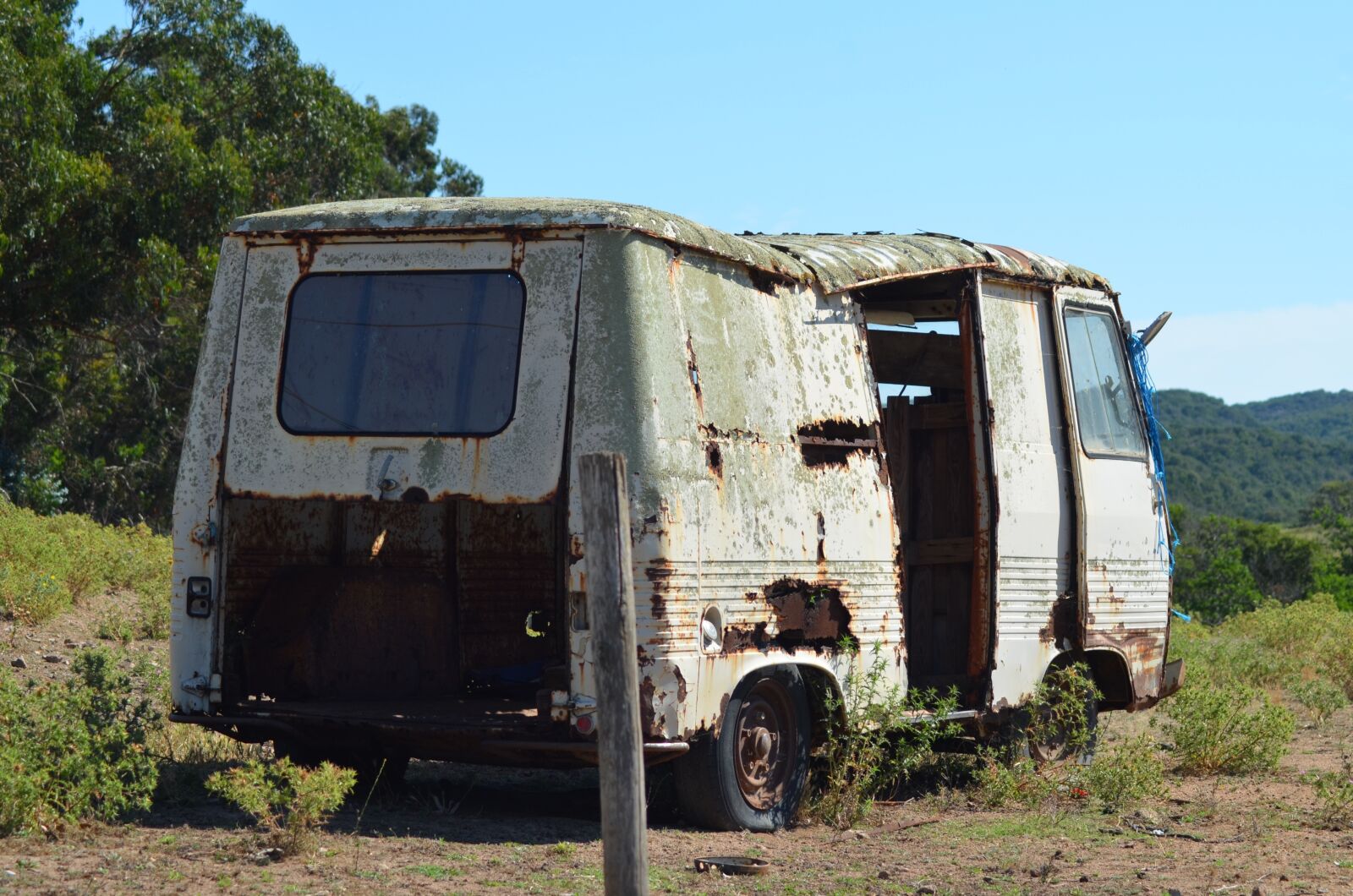 Nikon D5100 sample photo. Wreck, bus, break up photography
