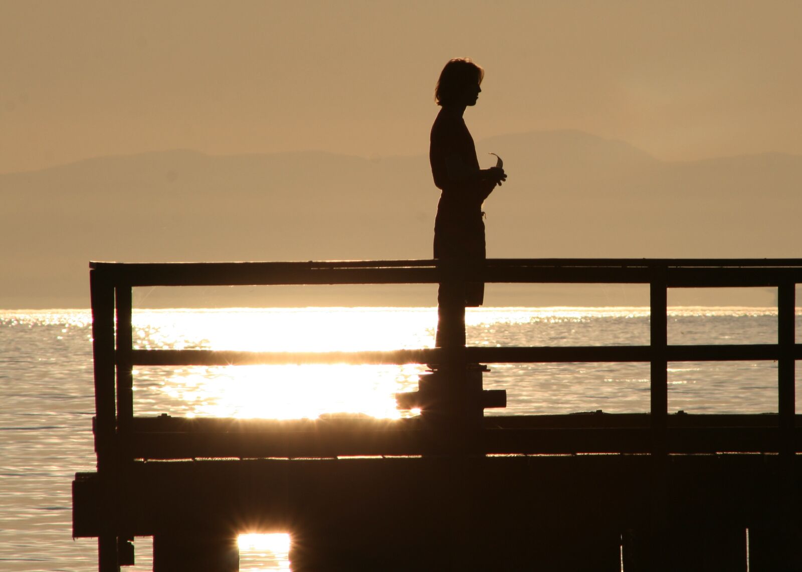 Canon EOS 400D (EOS Digital Rebel XTi / EOS Kiss Digital X) sample photo. Person, sunset, silhouette photography