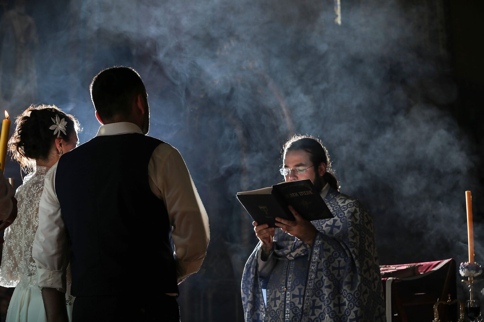 Canon EOS 5D Mark III sample photo. Wedding, priest, ceremony, bible photography