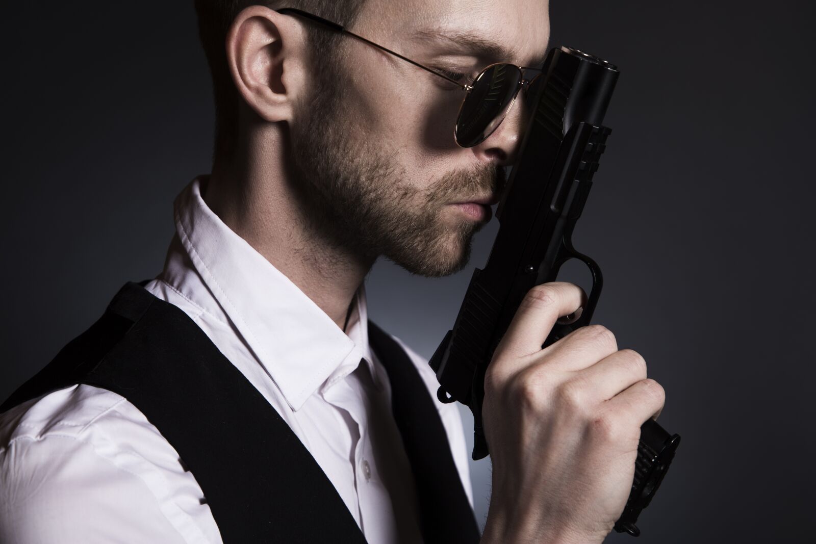 Canon EF 24-105mm F3.5-5.6 IS STM sample photo. Man, gun, gangster photography