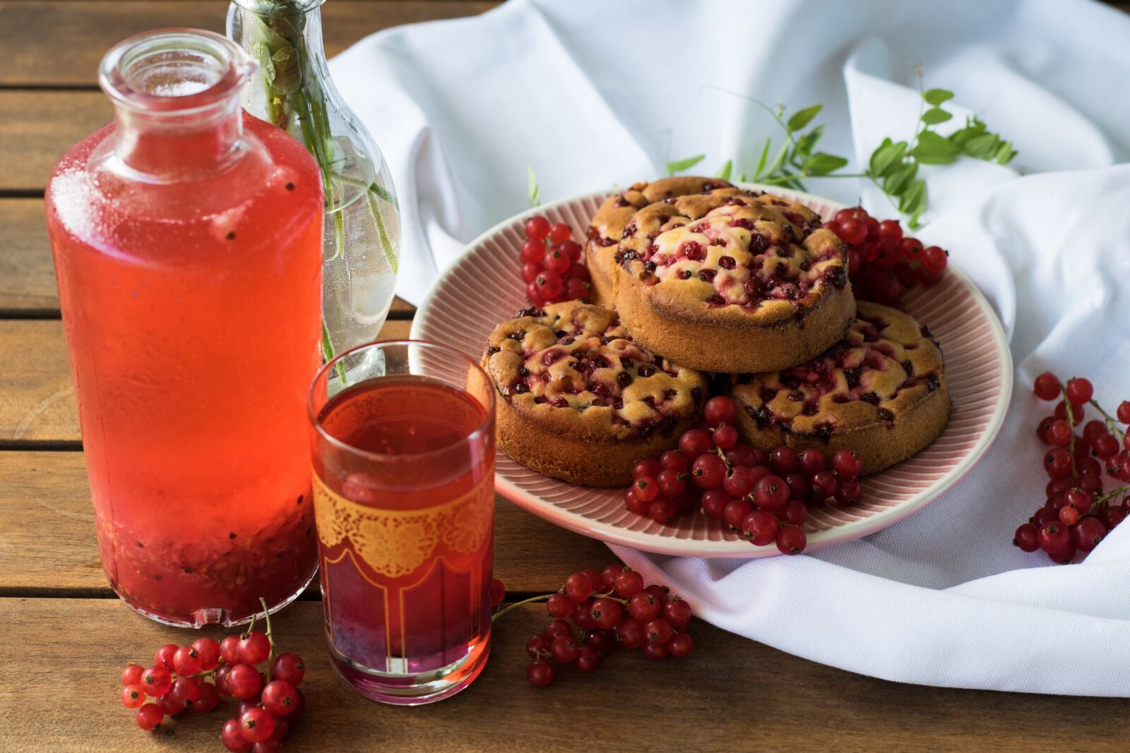 Nikon D5300 sample photo. Cake, juice, healthy photography