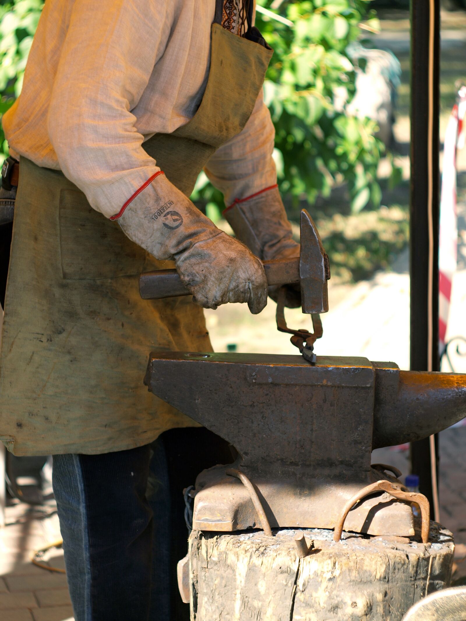 Olympus E-420 (EVOLT E-420) sample photo. Forge, iron, anvil photography