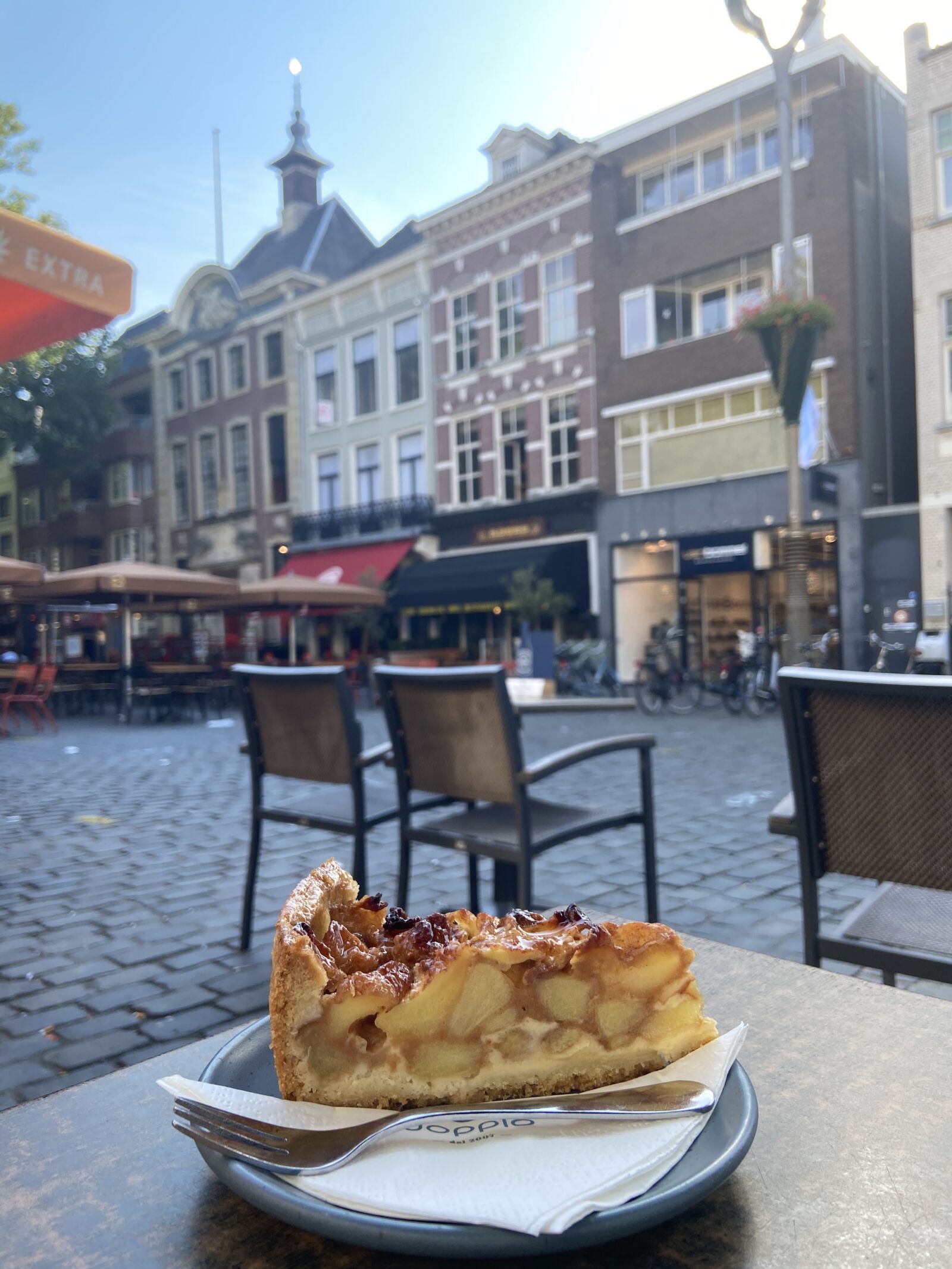 iPhone 11 back dual wide camera 4.25mm f/1.8 sample photo. Cake, netherlands, holland photography