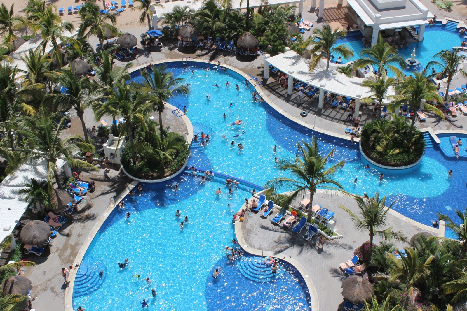Canon EOS 600D (Rebel EOS T3i / EOS Kiss X5) sample photo. Pool, summer, water photography