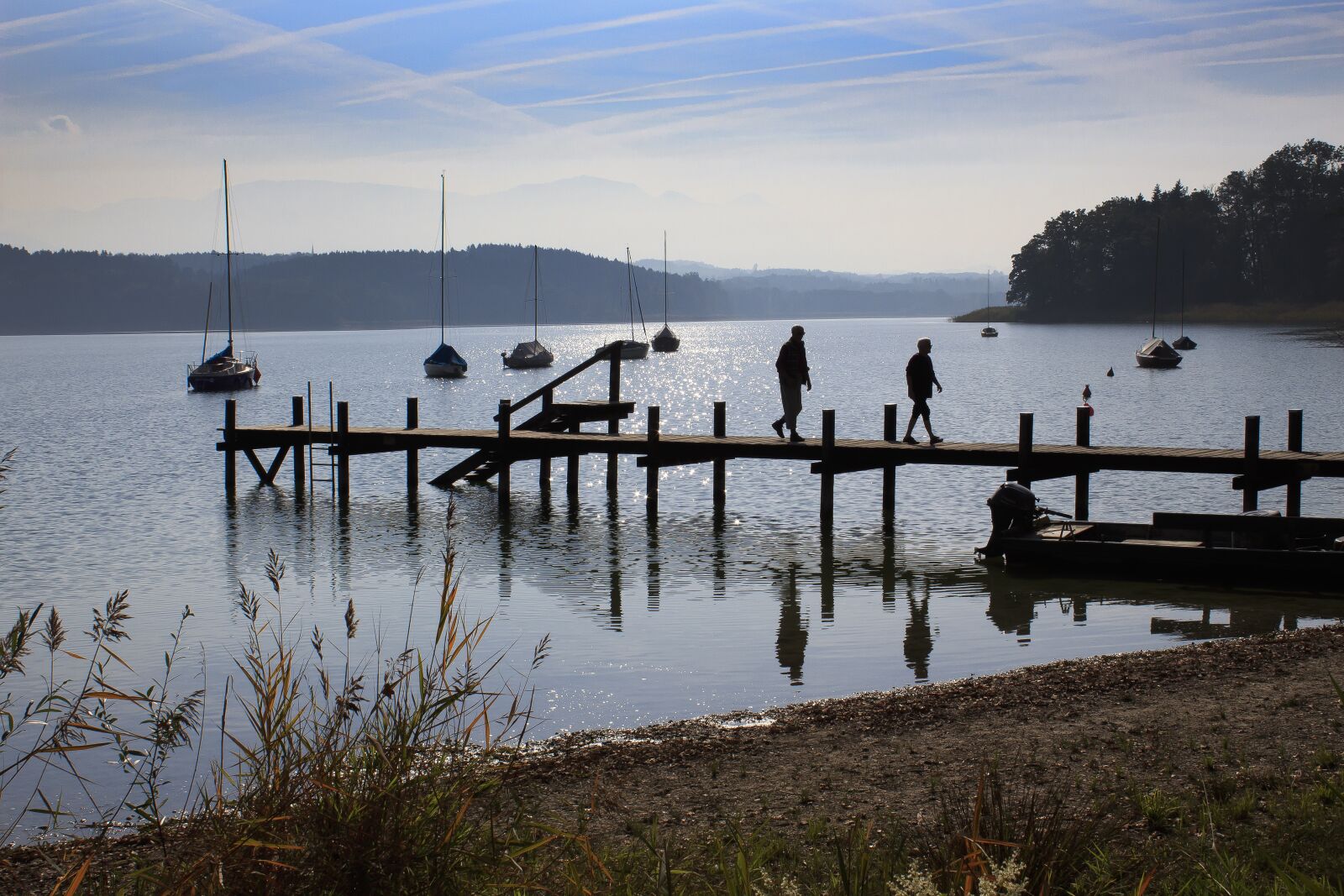 Canon EOS 1300D (EOS Rebel T6 / EOS Kiss X80) sample photo. Lake, web, boats photography