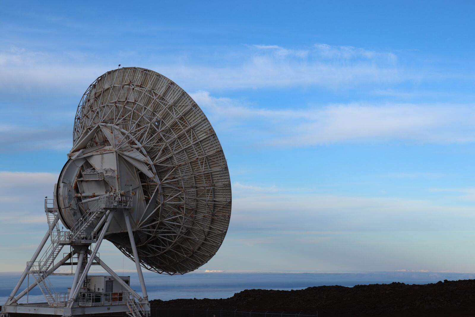 Canon EOS 200D (EOS Rebel SL2 / EOS Kiss X9) sample photo. Radio telescope, hawaii, mauna photography