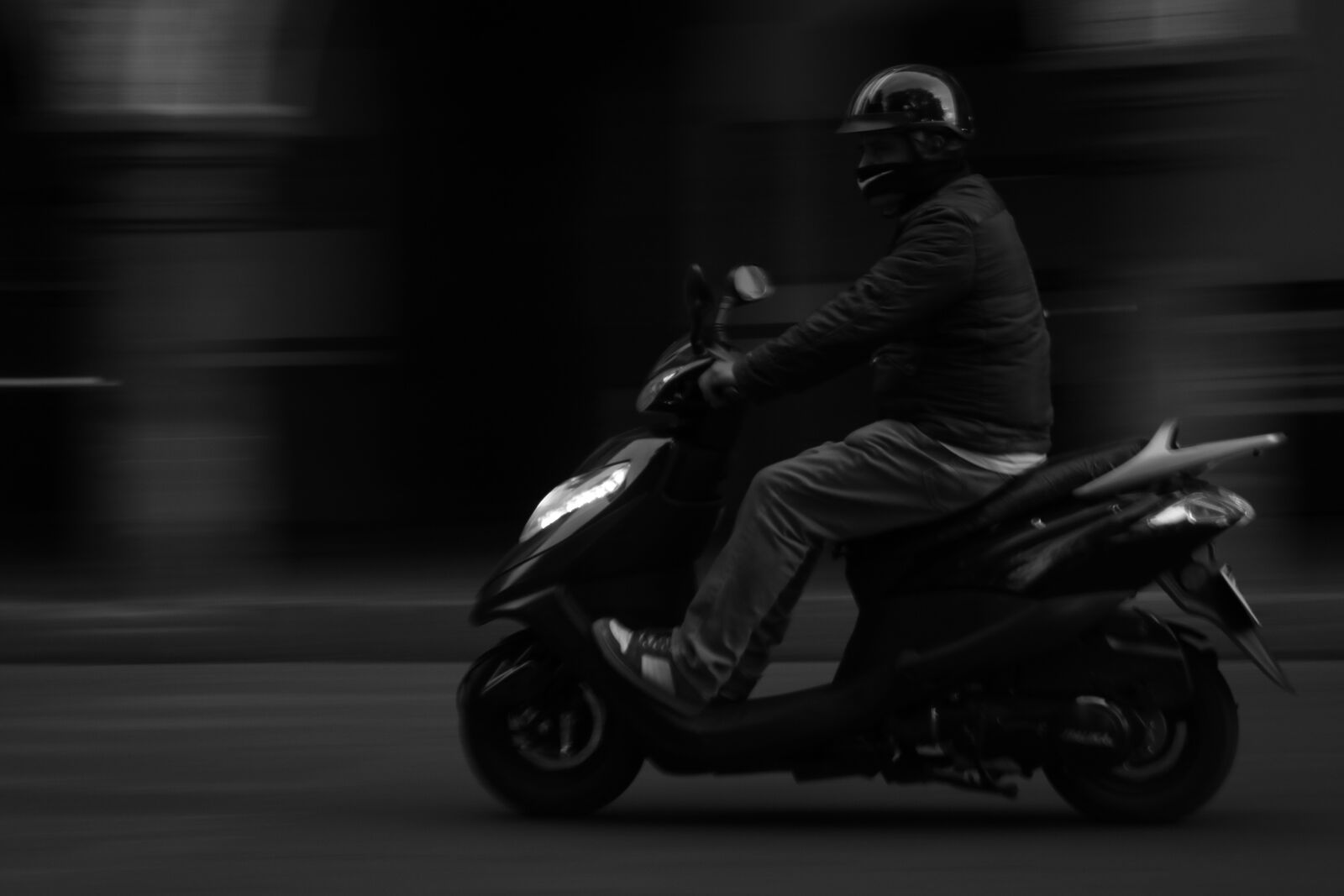 Canon EOS 750D (EOS Rebel T6i / EOS Kiss X8i) sample photo. Scanning, fast, black and photography