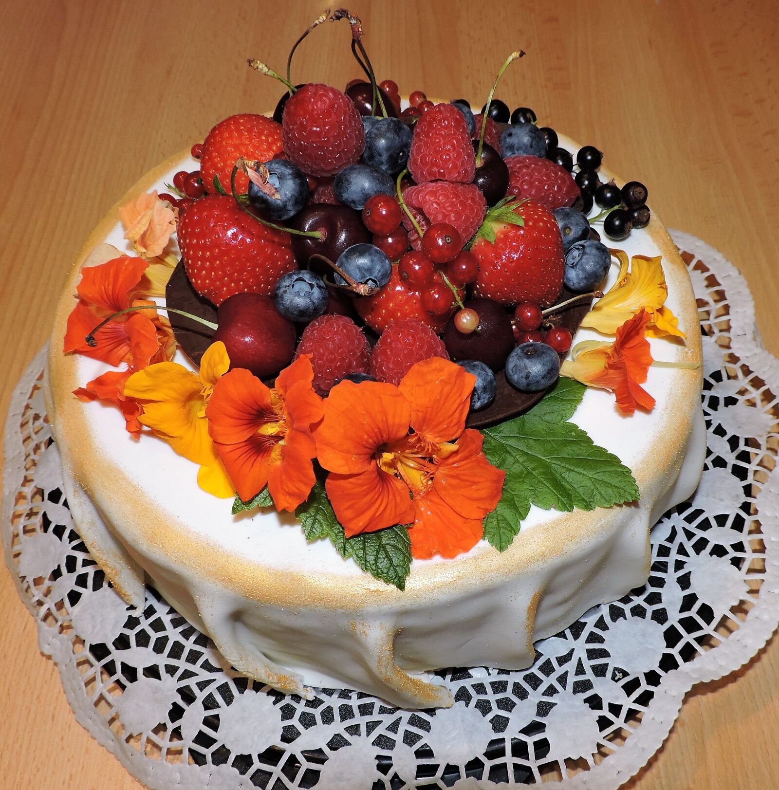 Nikon Coolpix P530 sample photo. Cake, fruits, cherries photography