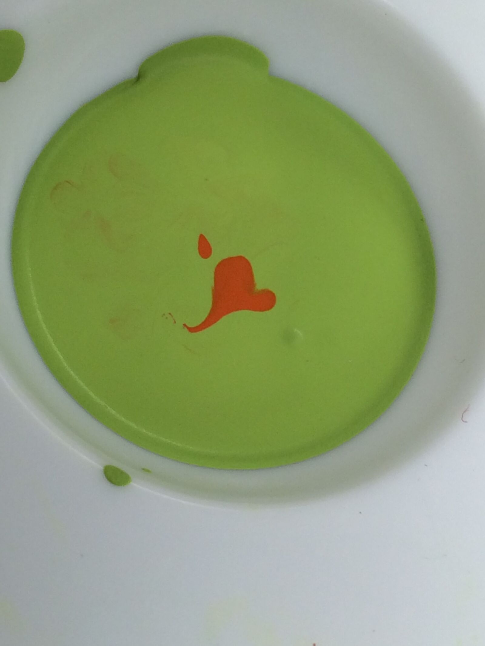 iPhone 5s back camera 4.15mm f/2.2 sample photo. Creativity, green, heart, paint photography