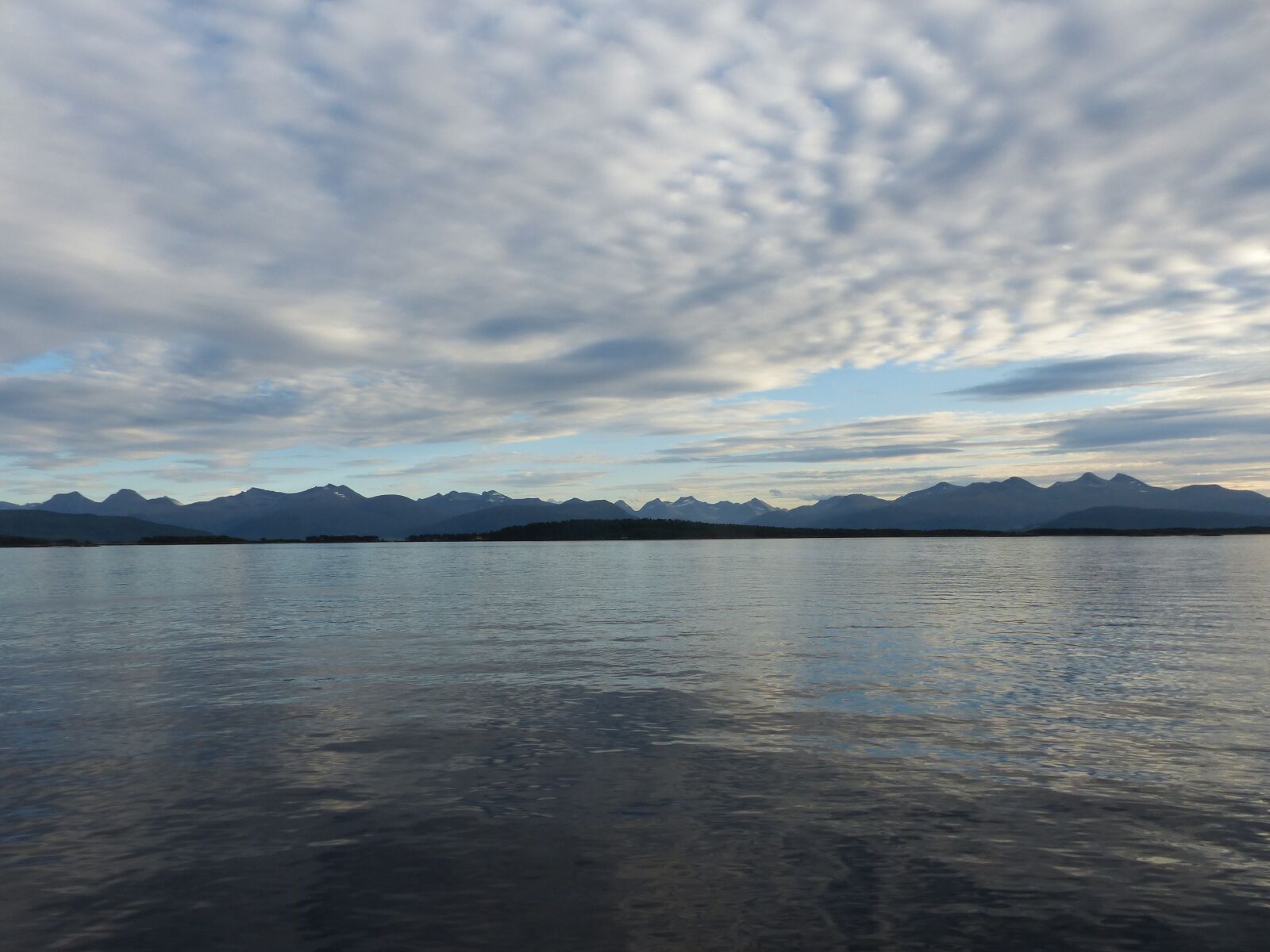 Panasonic Lumix DMC-FZ200 sample photo. Molde, norway, mountains photography