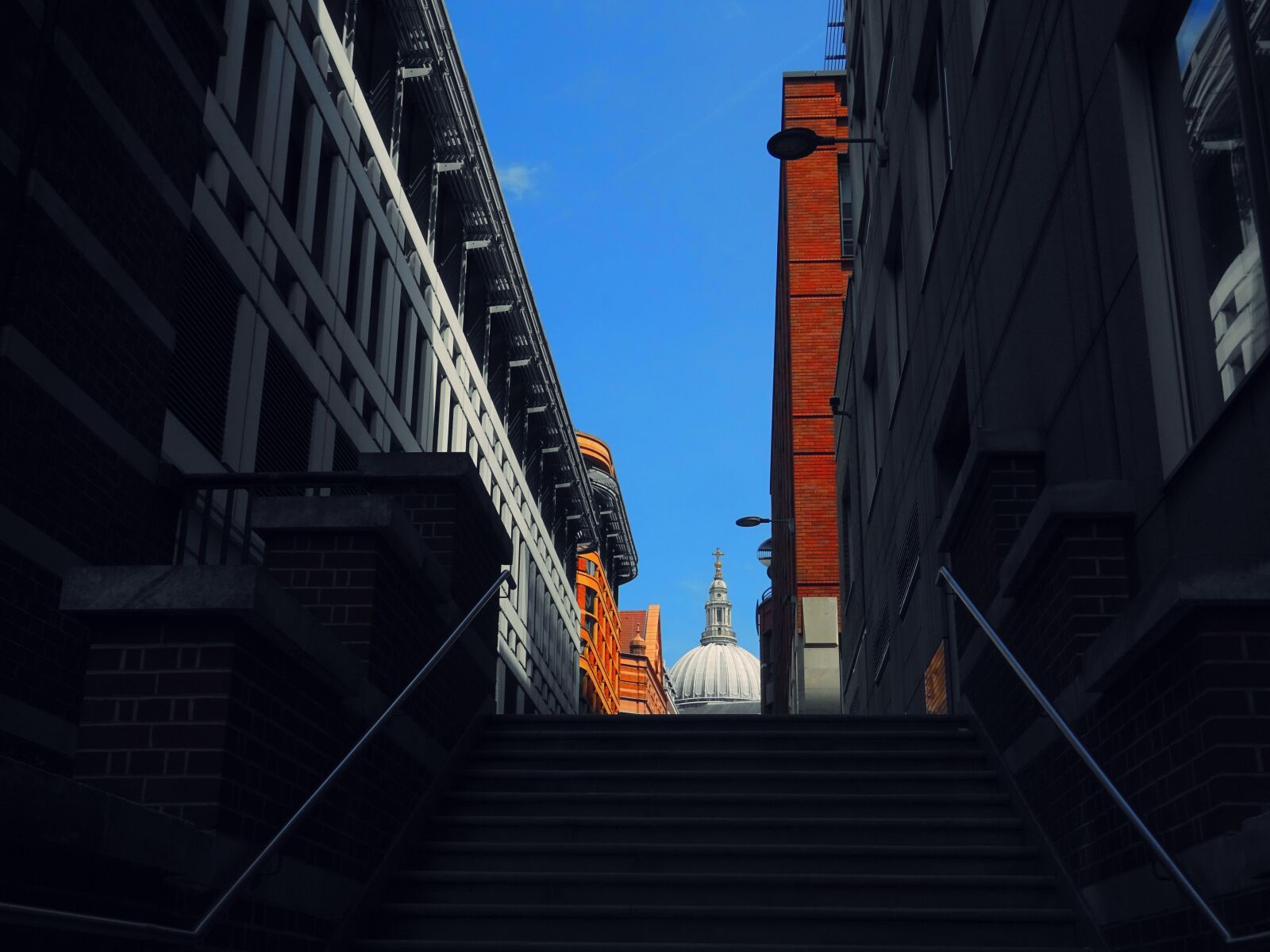 Sony DSC-HX60 sample photo. Architecture, buildings, city, cityscape photography