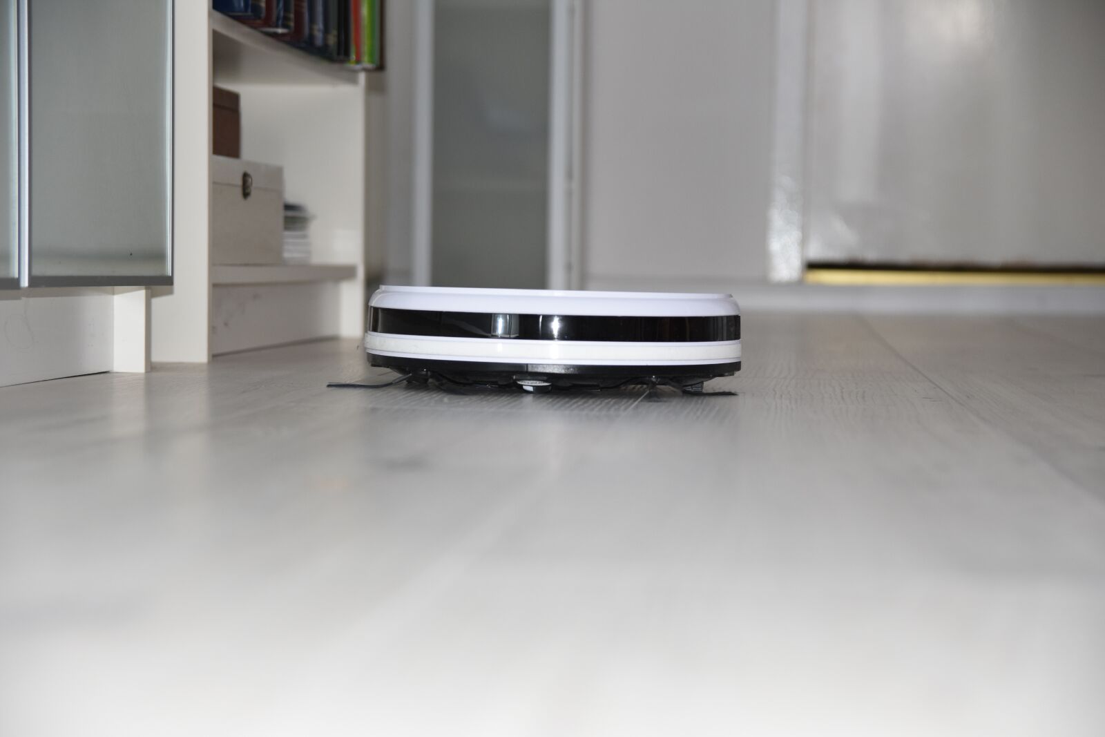 Nikon D7200 sample photo. Robot vacuum, household helper photography