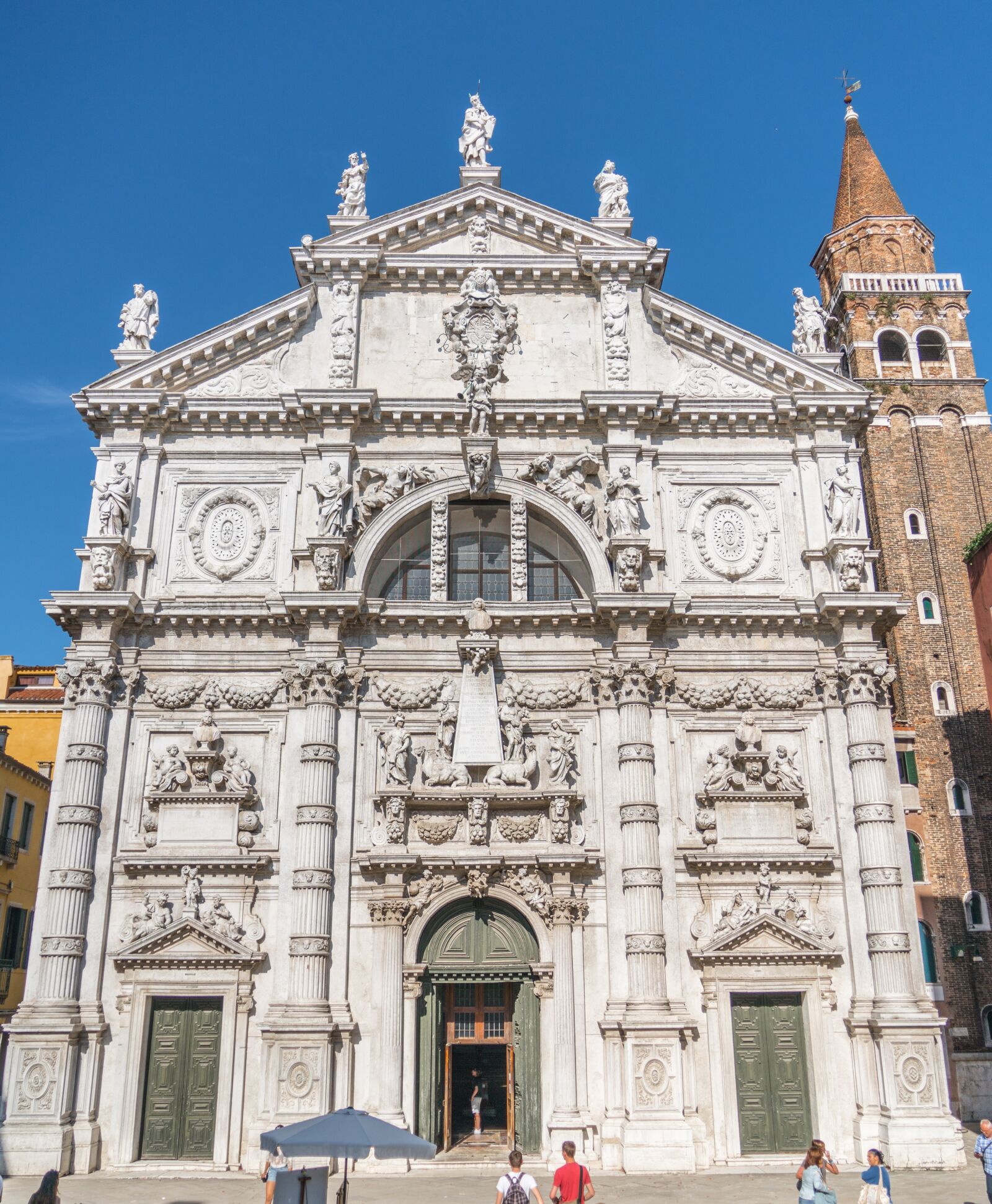 Sony a7R II + Sony FE 24-240mm F3.5-6.3 OSS sample photo. Venice, italy, gondola photography