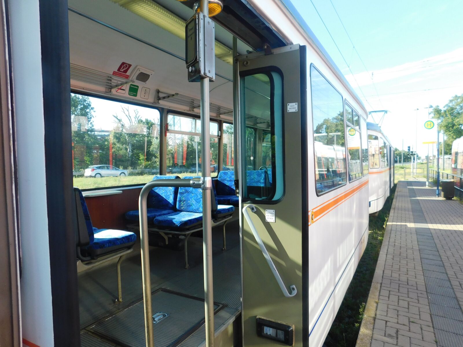 Nikon Coolpix B500 sample photo. Tram, düwag, door photography
