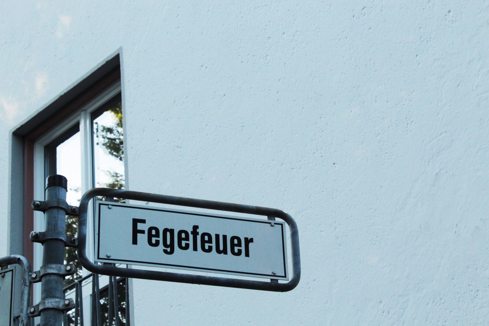 Canon EOS 1300D (EOS Rebel T6 / EOS Kiss X80) sample photo. L beck, street sign photography