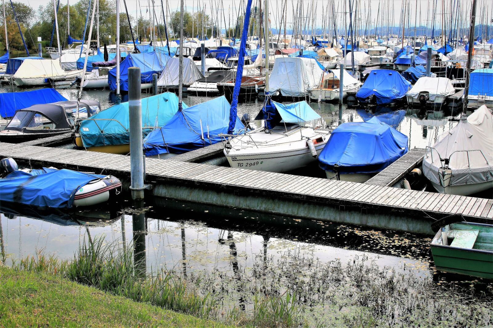 Canon EOS 400D (EOS Digital Rebel XTi / EOS Kiss Digital X) sample photo. Haven, boats, cove photography