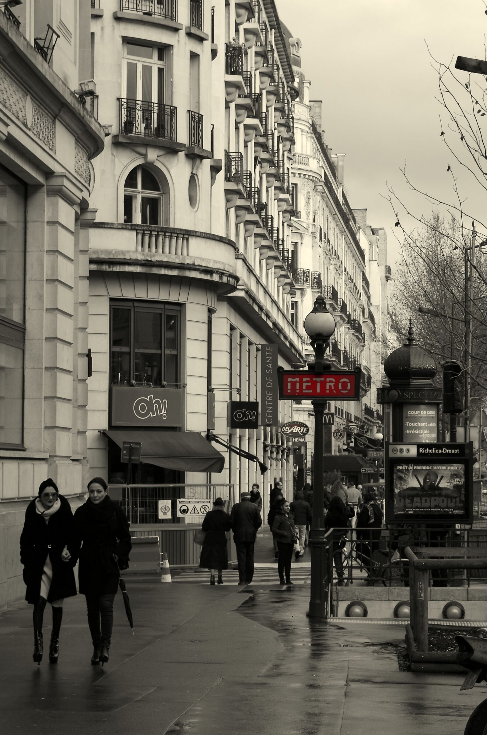 Pentax K-30 sample photo. Paris, metro, station photography
