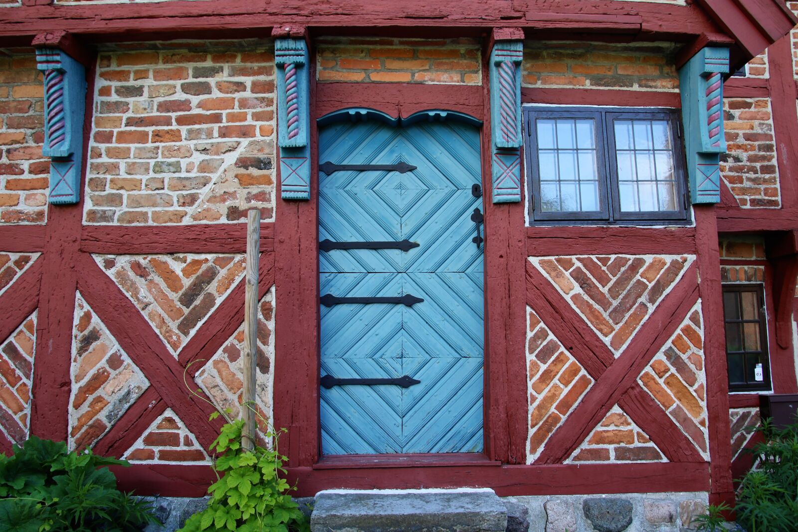 Canon EOS 7D Mark II sample photo. Beams, bricks, building, built photography