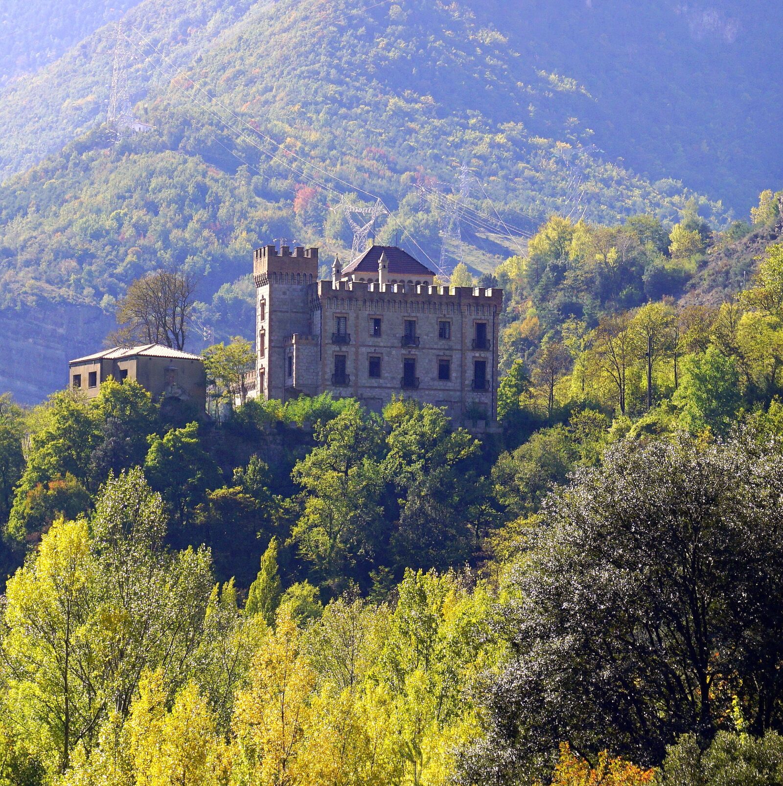 Sony E 16-50mm F3.5-5.6 PZ OSS sample photo. Castle, palace, architecture photography
