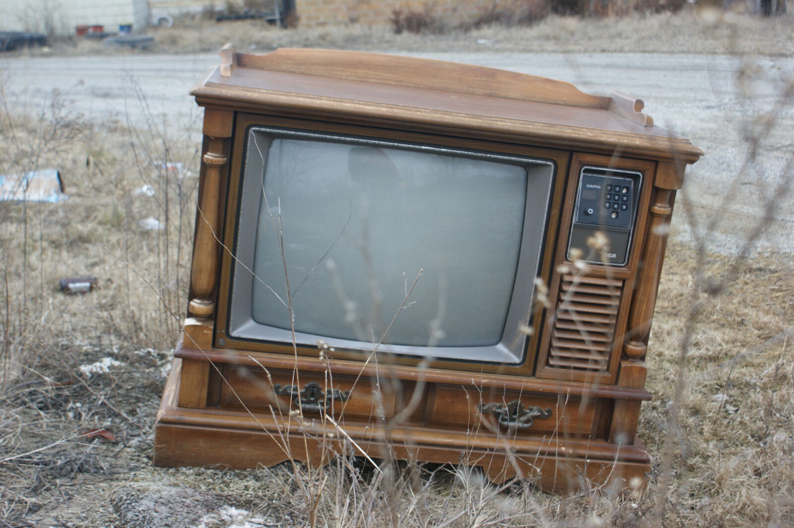 Sony Alpha DSLR-A350 sample photo. Decay, telelvision, trash, tv photography