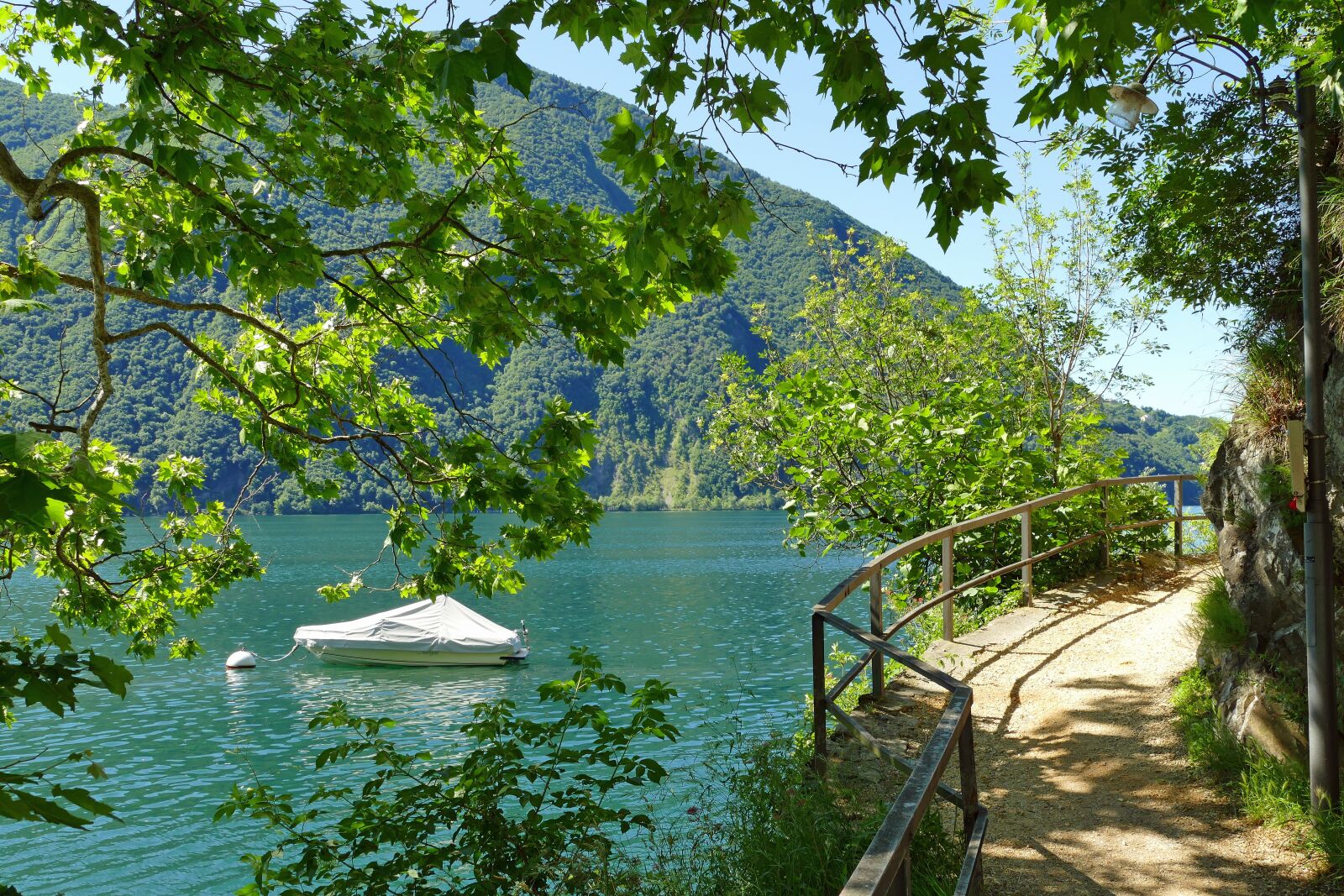 Panasonic Lumix DMC-FZ1000 sample photo. Italy, lake, nature photography