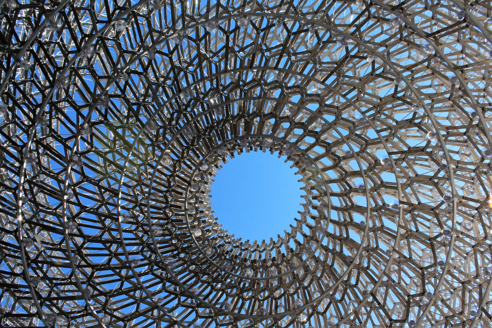 Canon EOS 1200D (EOS Rebel T5 / EOS Kiss X70 / EOS Hi) sample photo. Sculpture, psychedelic, circle photography