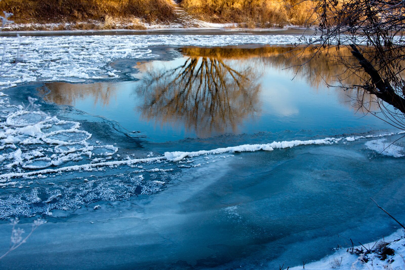 Sony Alpha DSLR-A850 sample photo. Water, winter, nature photography