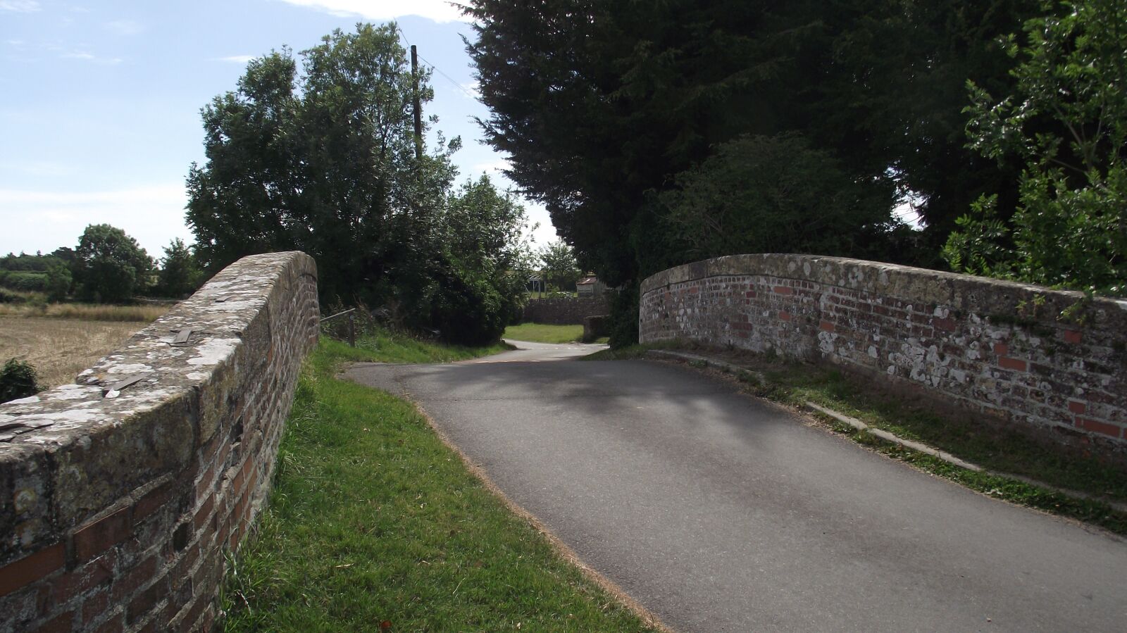 FujiFilm FinePix S1800 (FinePix S1880) sample photo. Bridge, lane, road photography