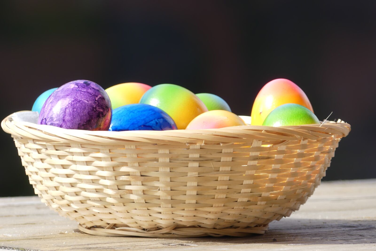 Panasonic Lumix DMC-FZ300 sample photo. Easter, basket, egg photography