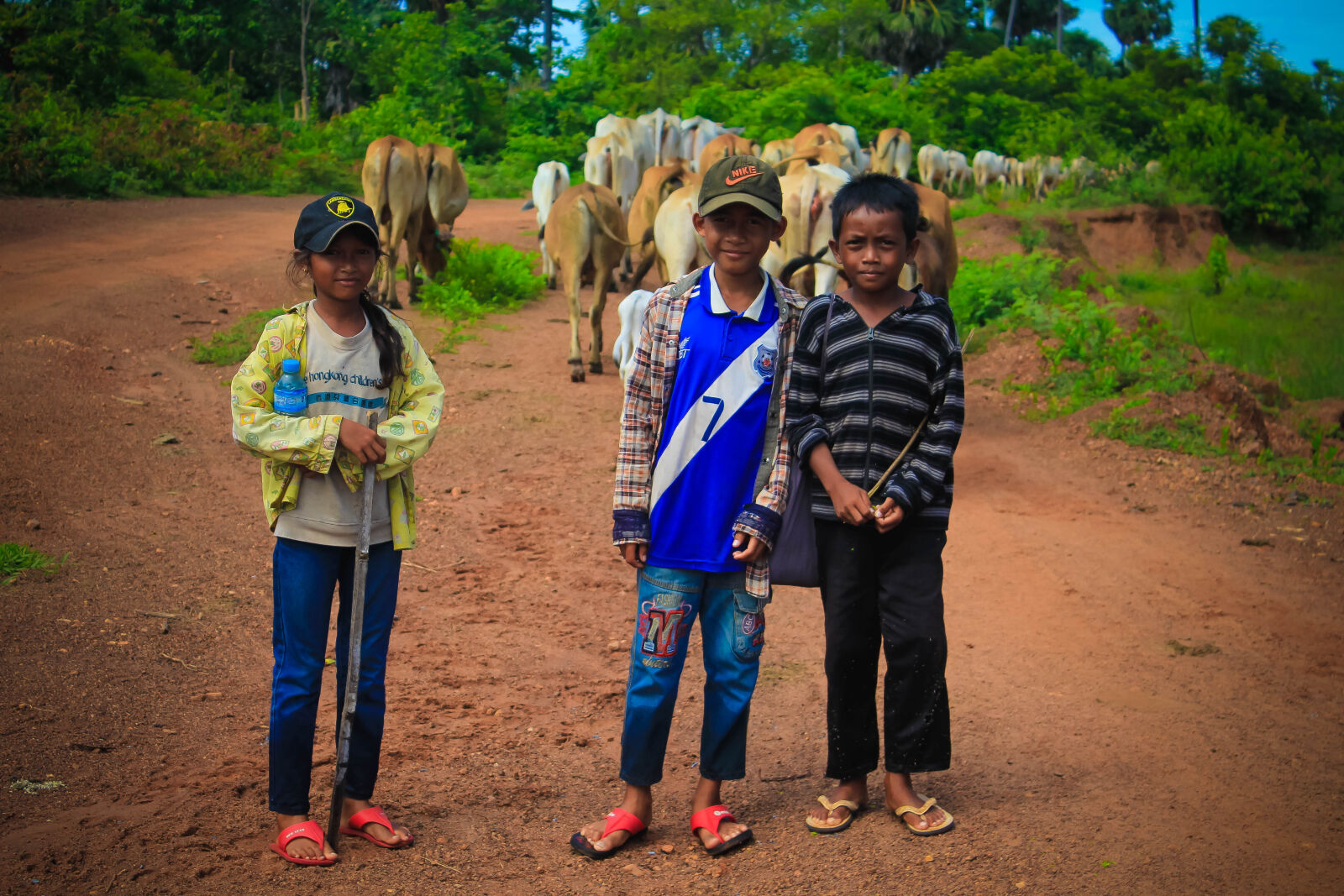 Canon EOS 1200D (EOS Rebel T5 / EOS Kiss X70 / EOS Hi) sample photo. Cambodia, rural, kid, farmer photography