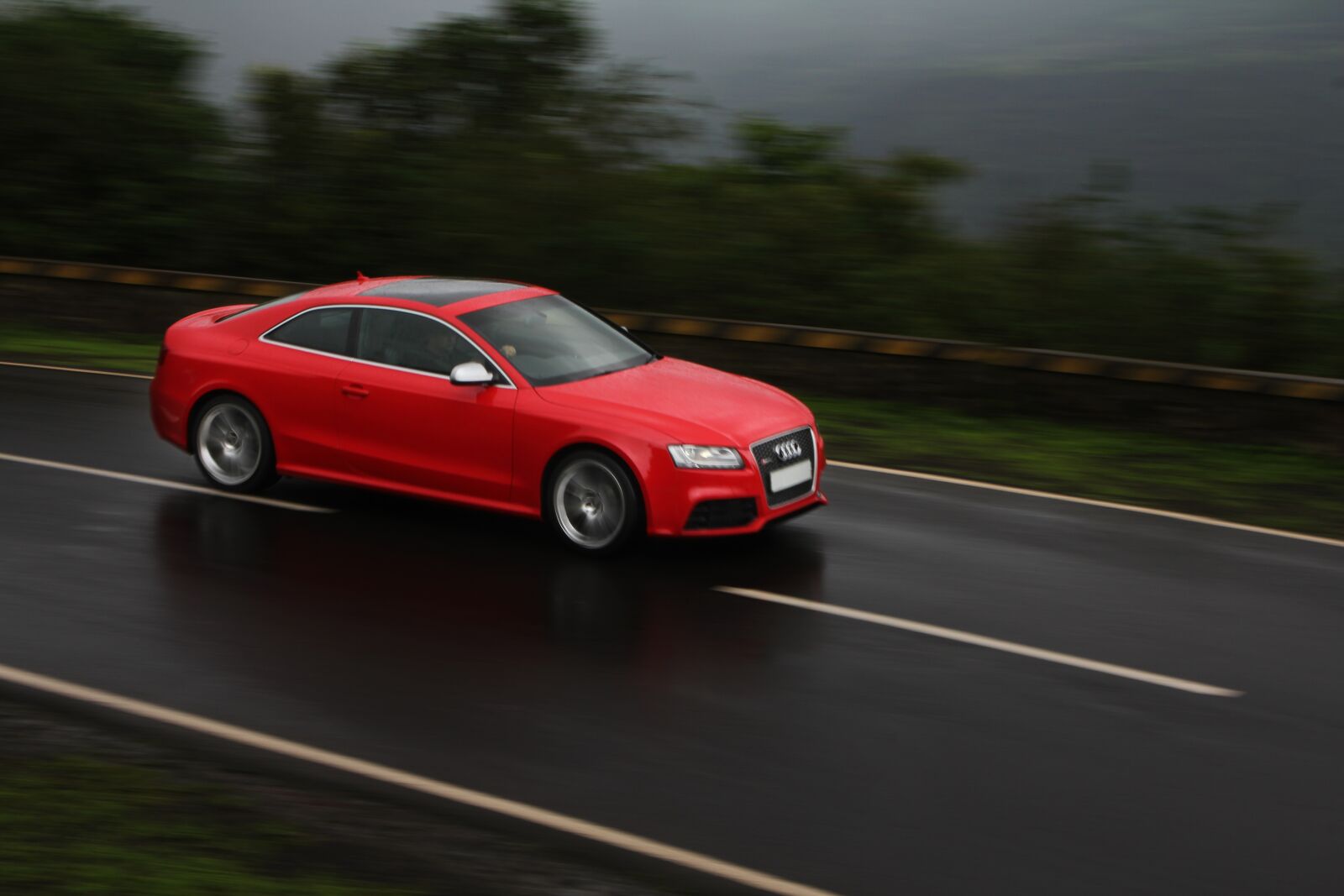 Canon EOS 550D (EOS Rebel T2i / EOS Kiss X4) sample photo. Audi, car, motion photography