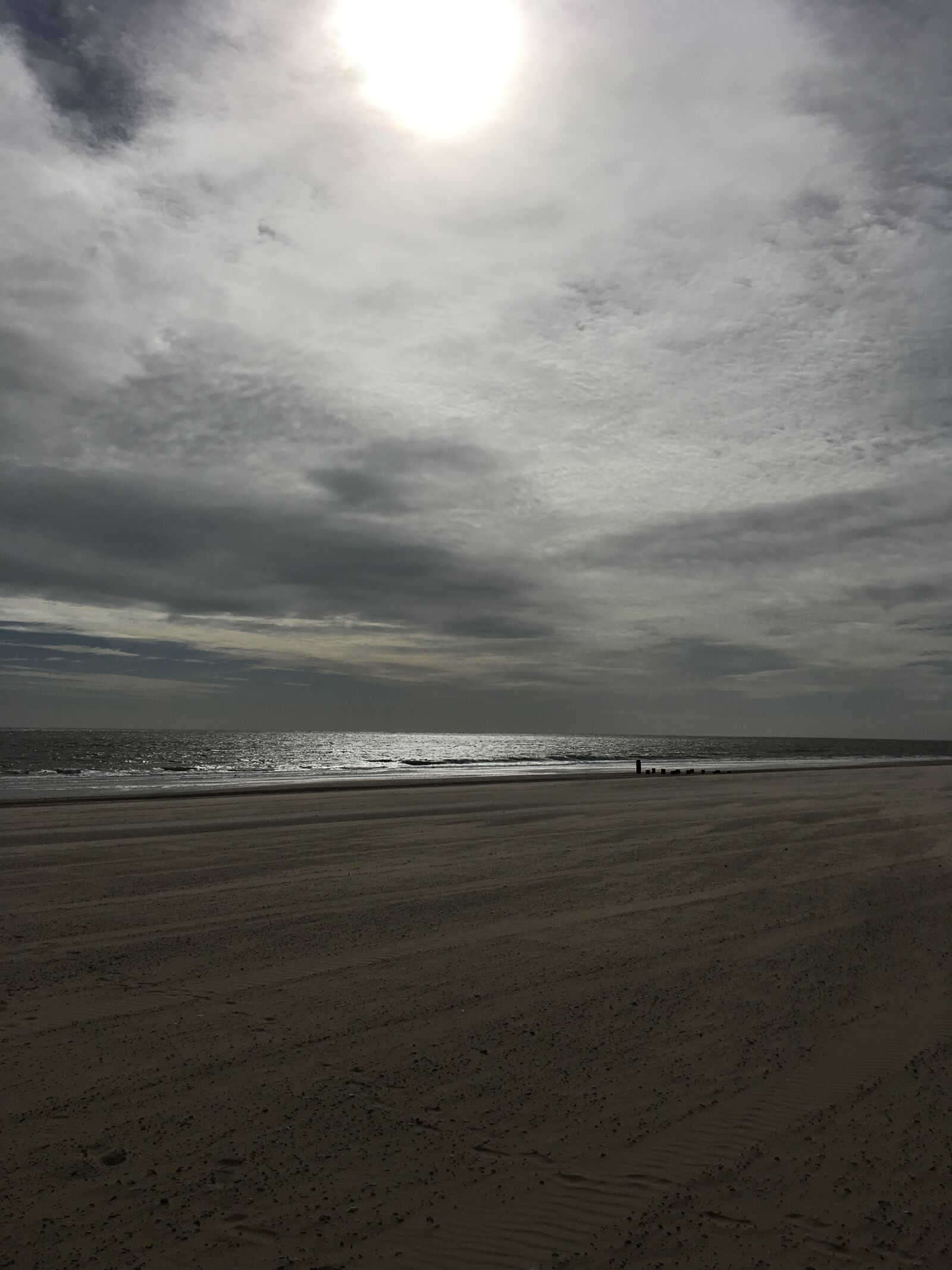 Apple iPhone SE sample photo. Beach, sand, clouds photography