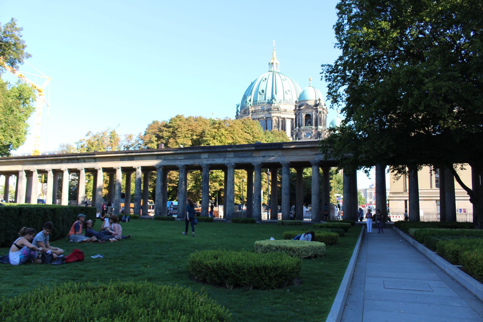 Canon EOS 700D (EOS Rebel T5i / EOS Kiss X7i) sample photo. Berlin, museum, architecture photography