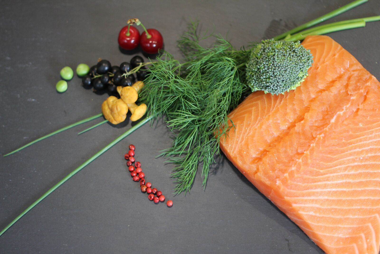 Canon EOS 60D + Canon EF 50mm F1.8 II sample photo. Salmon, raw, food photography