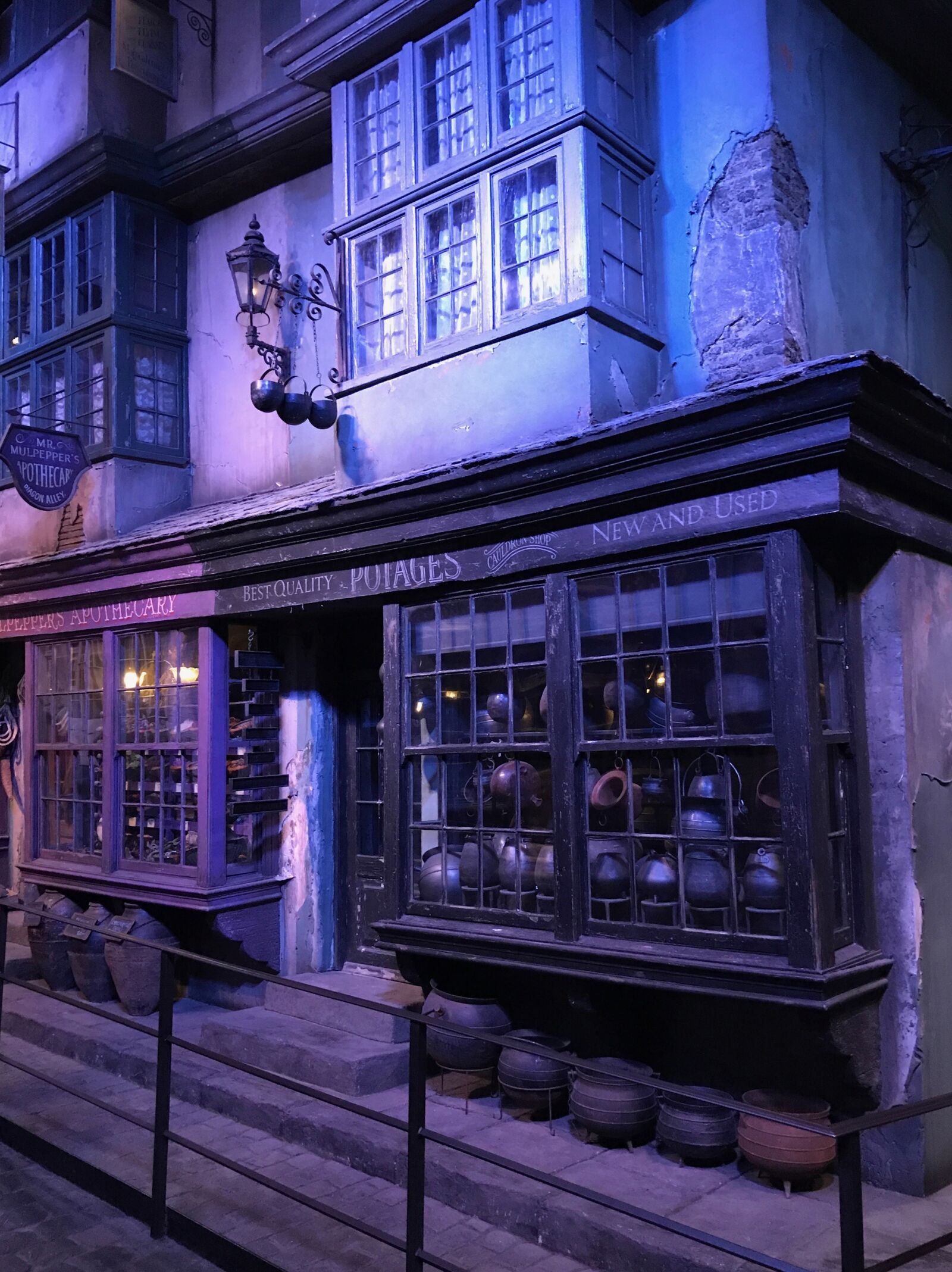 Apple iPhone 7 sample photo. Harry potter, diagon alley photography