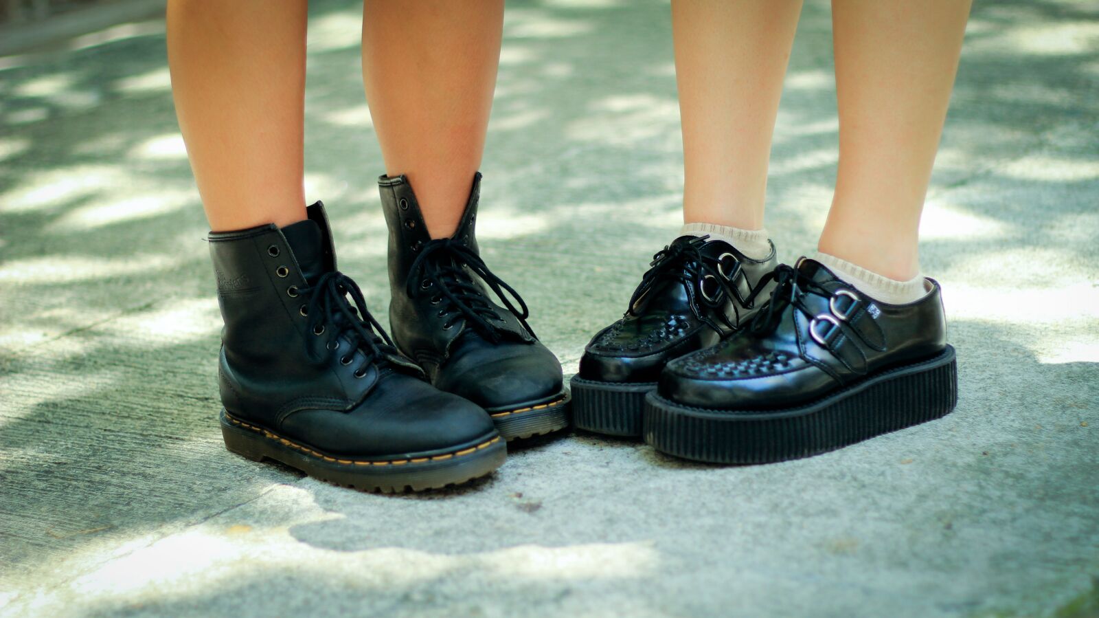 Canon EOS 600D (Rebel EOS T3i / EOS Kiss X5) + Canon EF 50mm F1.8 II sample photo. Boots, fashion, feet photography