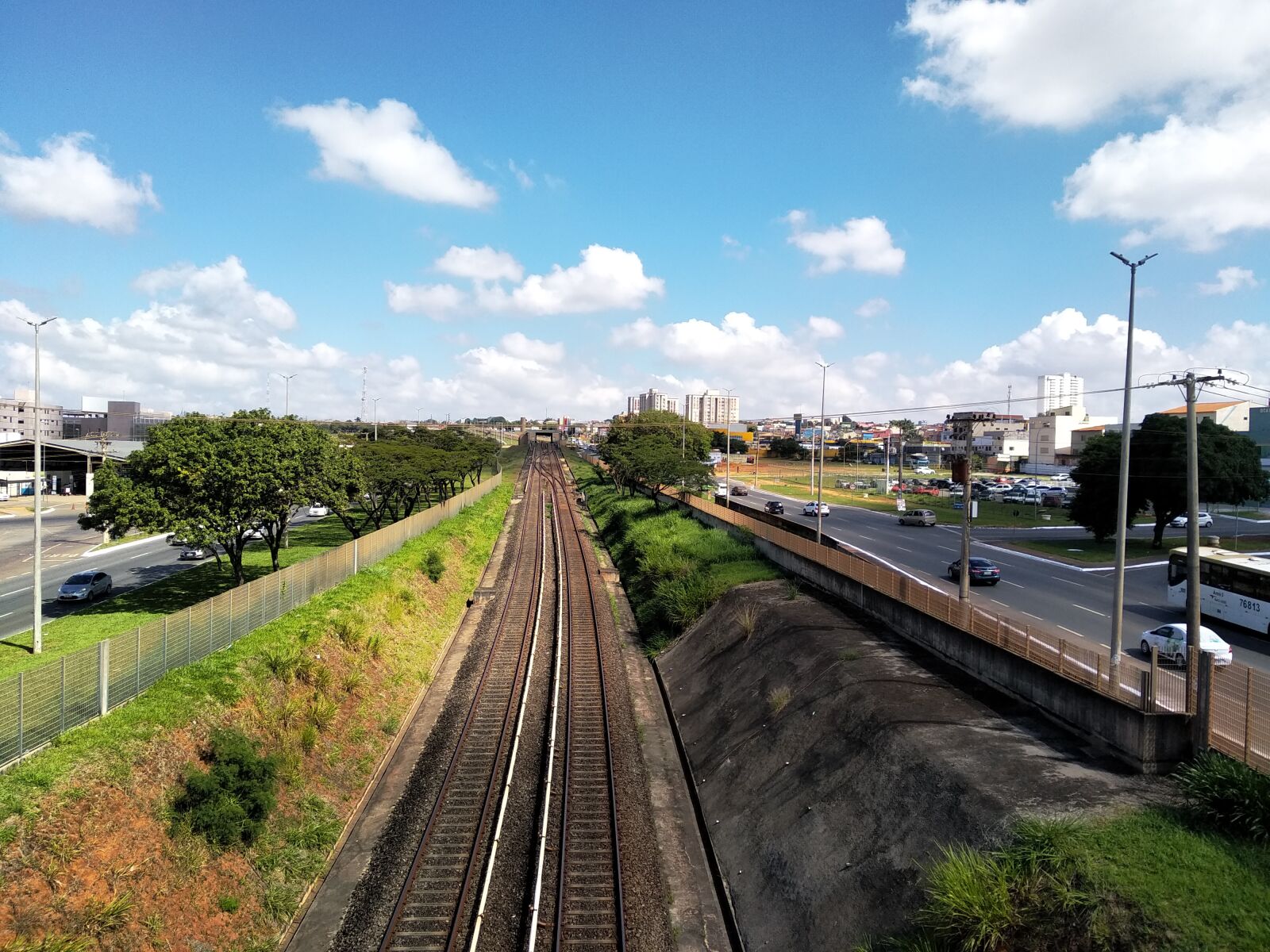 Xiaomi Mi A2 Lite sample photo. Train line, brasilia, rail photography