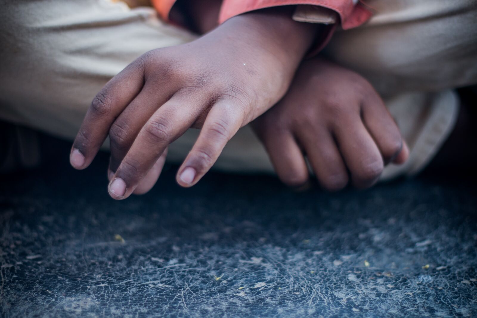 Canon EOS 70D + Canon EF 50mm F1.8 II sample photo. Hands, crossed, cross photography