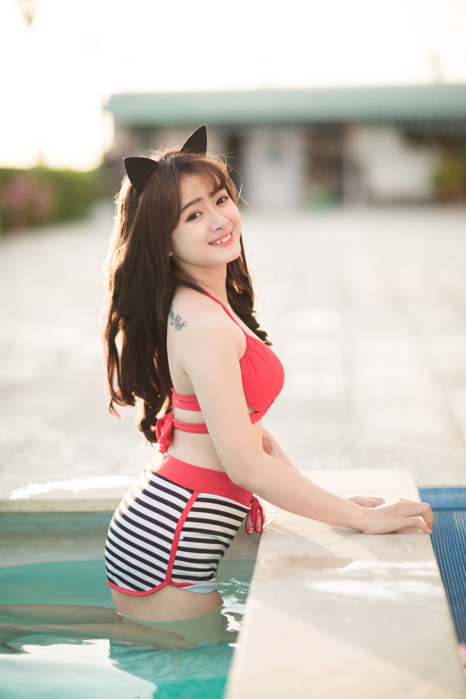 Canon EF 85mm F1.2L II USM sample photo. Girl, fashion, outdoor photography