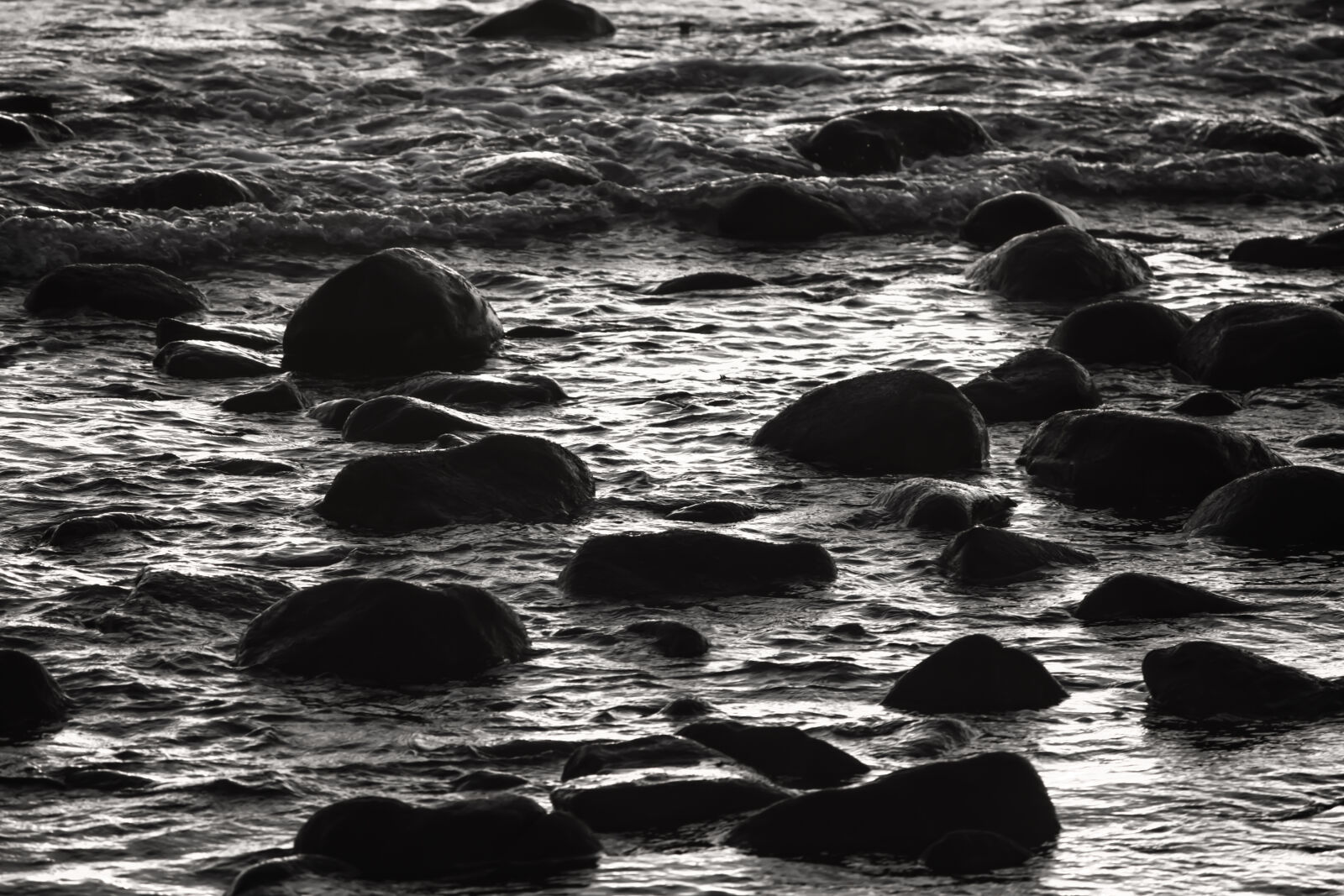 Canon EOS 600D (Rebel EOS T3i / EOS Kiss X5) sample photo. Beach, rocks photography