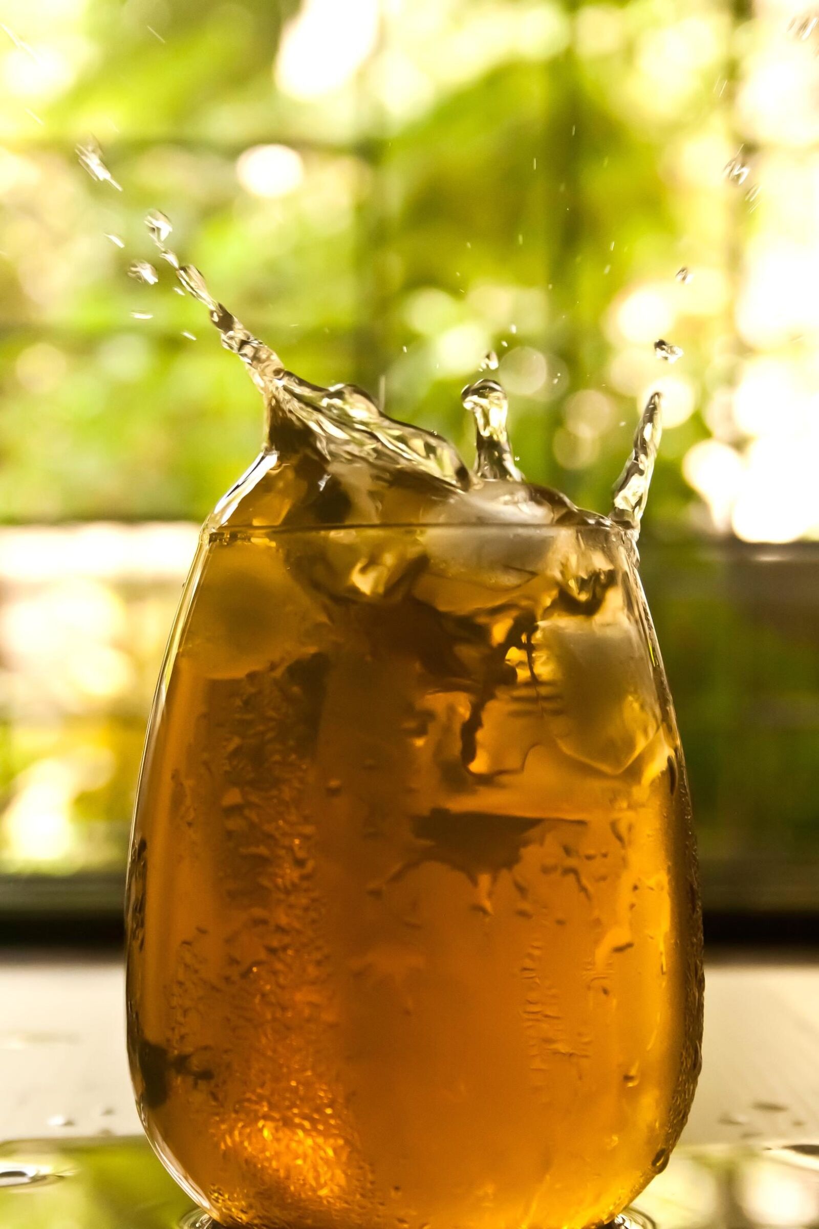 Canon EOS 1000D (EOS Digital Rebel XS / EOS Kiss F) sample photo. Ice, glass, fruit juice photography