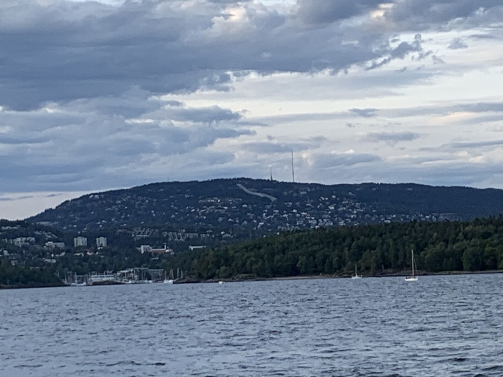 Apple iPhone XR sample photo. Oslo, fiordo, atardecer photography