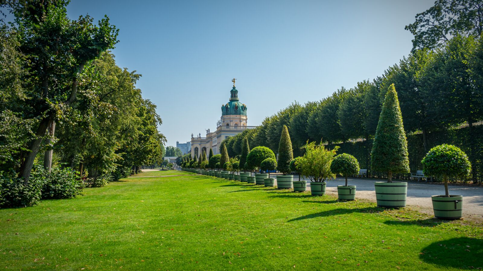 Sony a7 II + Sony FE 28-70mm F3.5-5.6 OSS sample photo. Castle, schlossgarten, architecture photography