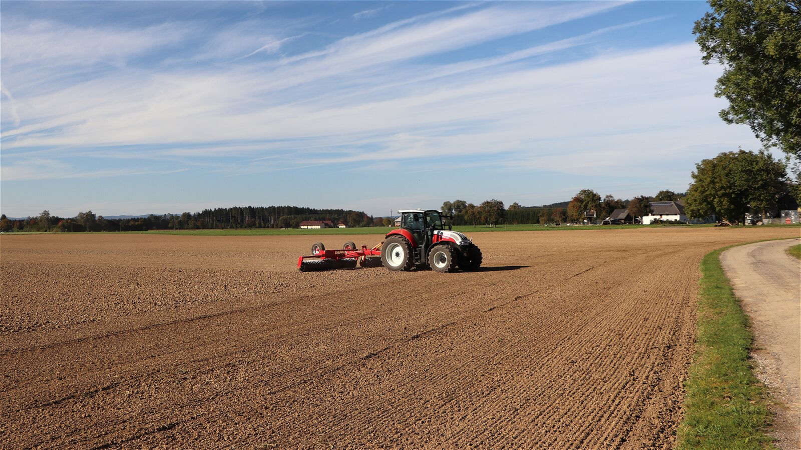 Canon EOS 77D (EOS 9000D / EOS 770D) sample photo. Fieldwork, tractor, agriculture photography