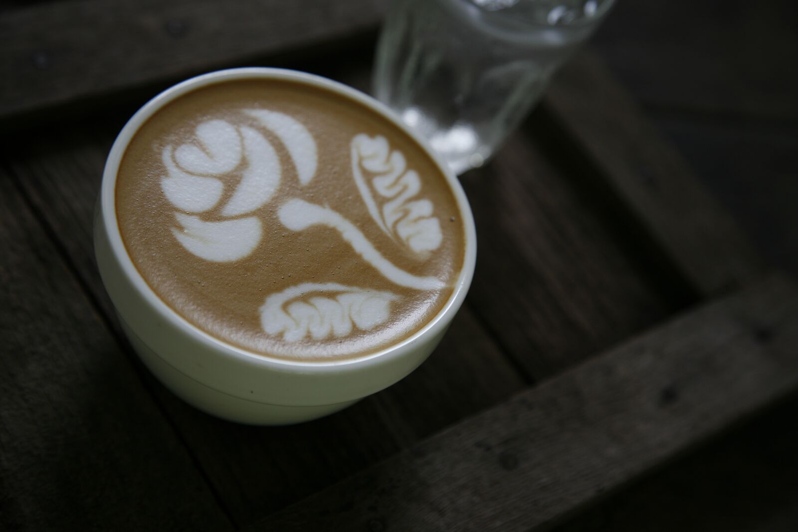 Canon EOS 5D sample photo. Latte art, coffee, break photography